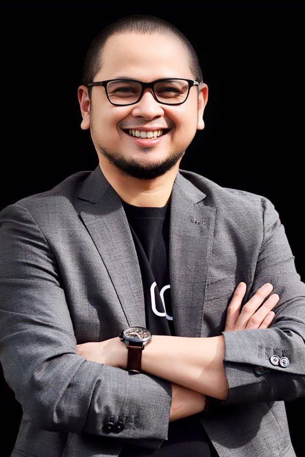 Iman Kusumadirja, DDS, PGDip.Impl., MM, MSc.(OCeE), MSc.(LD), CDIS,
MALD, FWCLI.